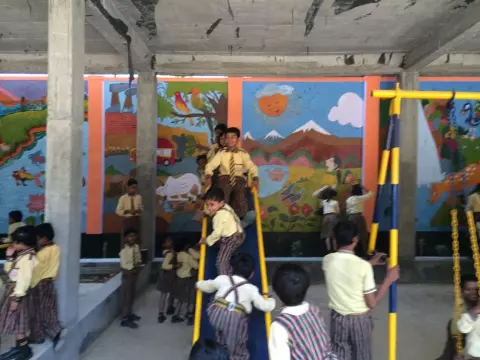 Viele indische Kinder beim Spielen